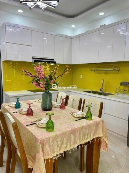 Cần ra gấp căn nhà Quận 12 (cũ) gần ngay Quốc Lộ 1A, DT 50m2, hẻm ô tô, giá 8.xx tỷ TL